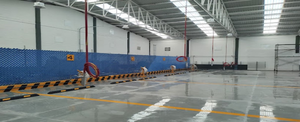 ¡OFRECEMOS 5 CARRILES DE LAVADO TOTALMENTE EQUIPADOS!